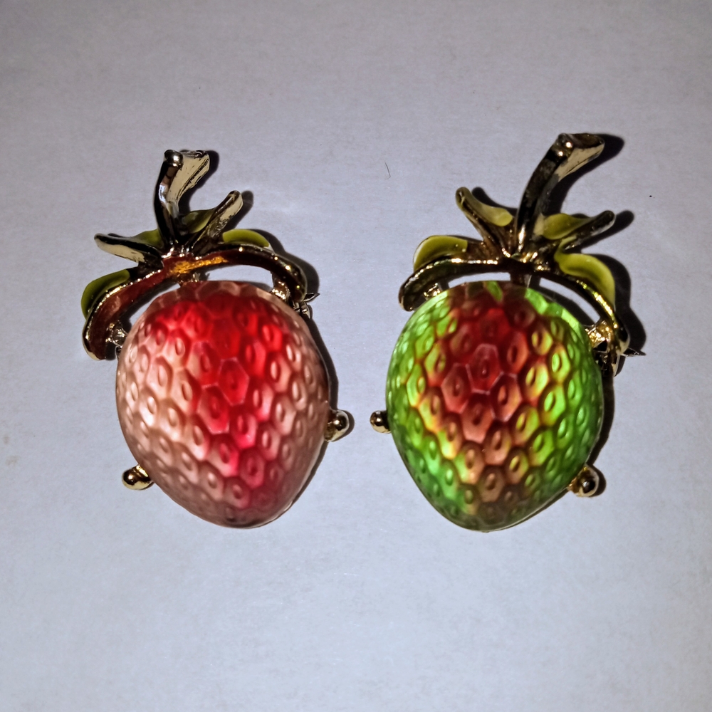 Vintage Frosted Molded Glass Strawberry Scatter Pin Brooches